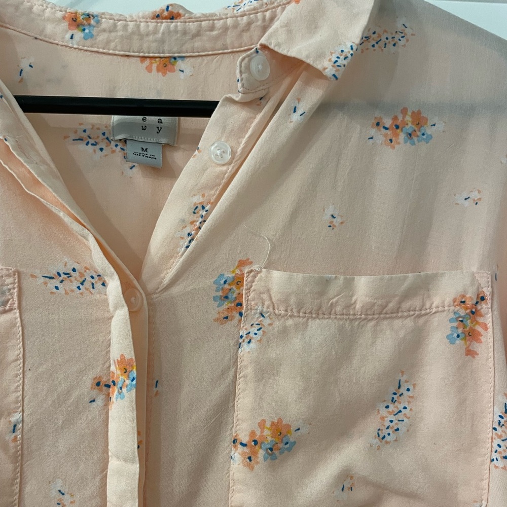 A New Day Peach Floral Blouse Size Medium Spring Top - Picture 8 of 10